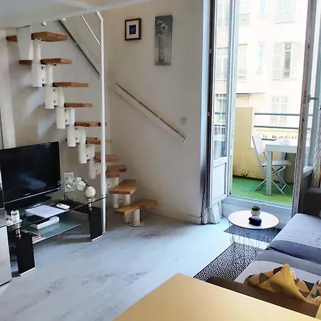 Duplex Central Close Beaches And Shops And Balcony