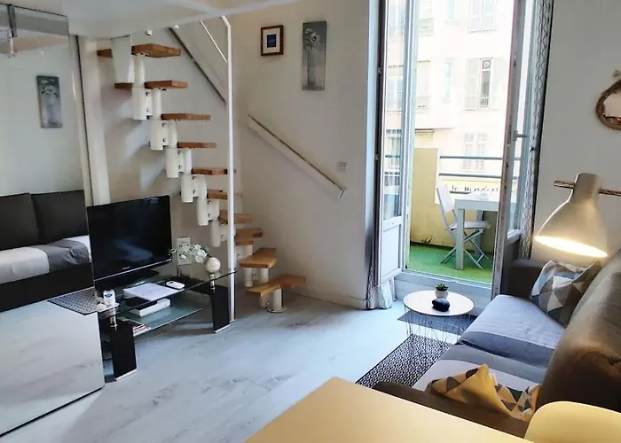 Duplex Central Close Beaches And Shops And Balcony