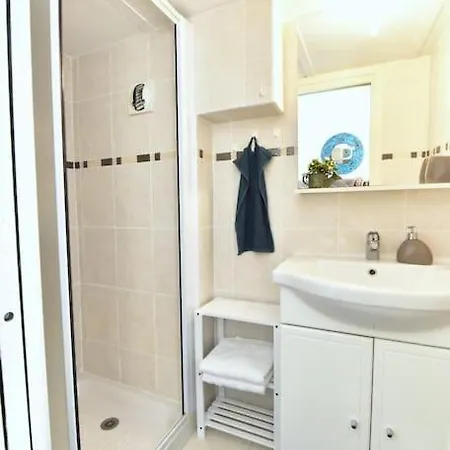 Duplex Central Close Beaches And Shops And Balcony *