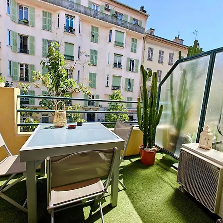 Apartment Duplex Central Close Beaches And Shops And Balcony Nice